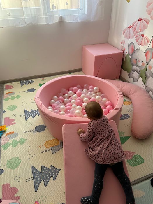 Кът за игра с топки, сух басейн с топки и модули за катерене