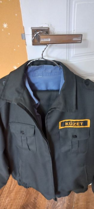 Продам комплект охранный  форму новый за 9500т рубашку подарок