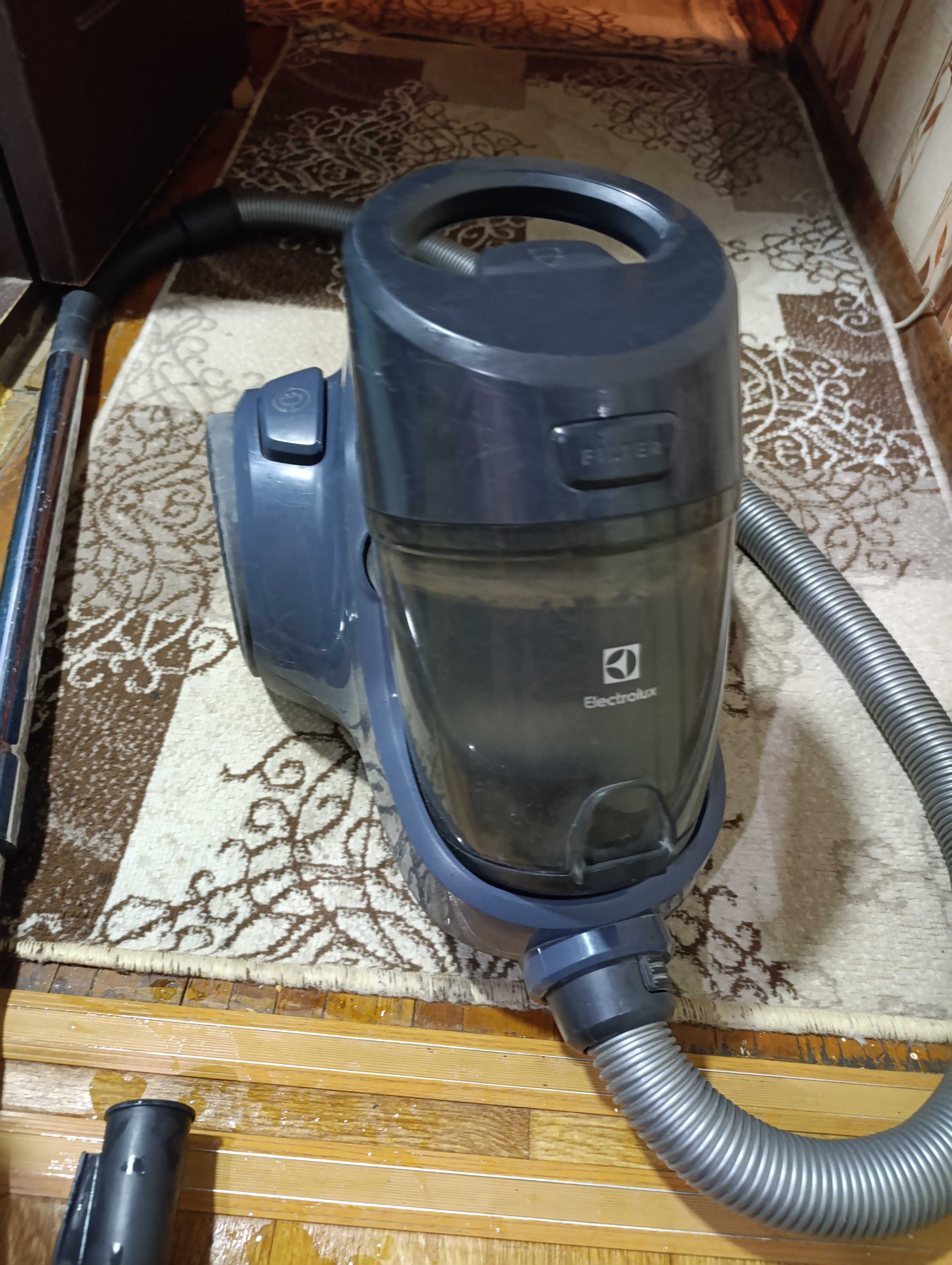Продам срочно пылесос Electrolux