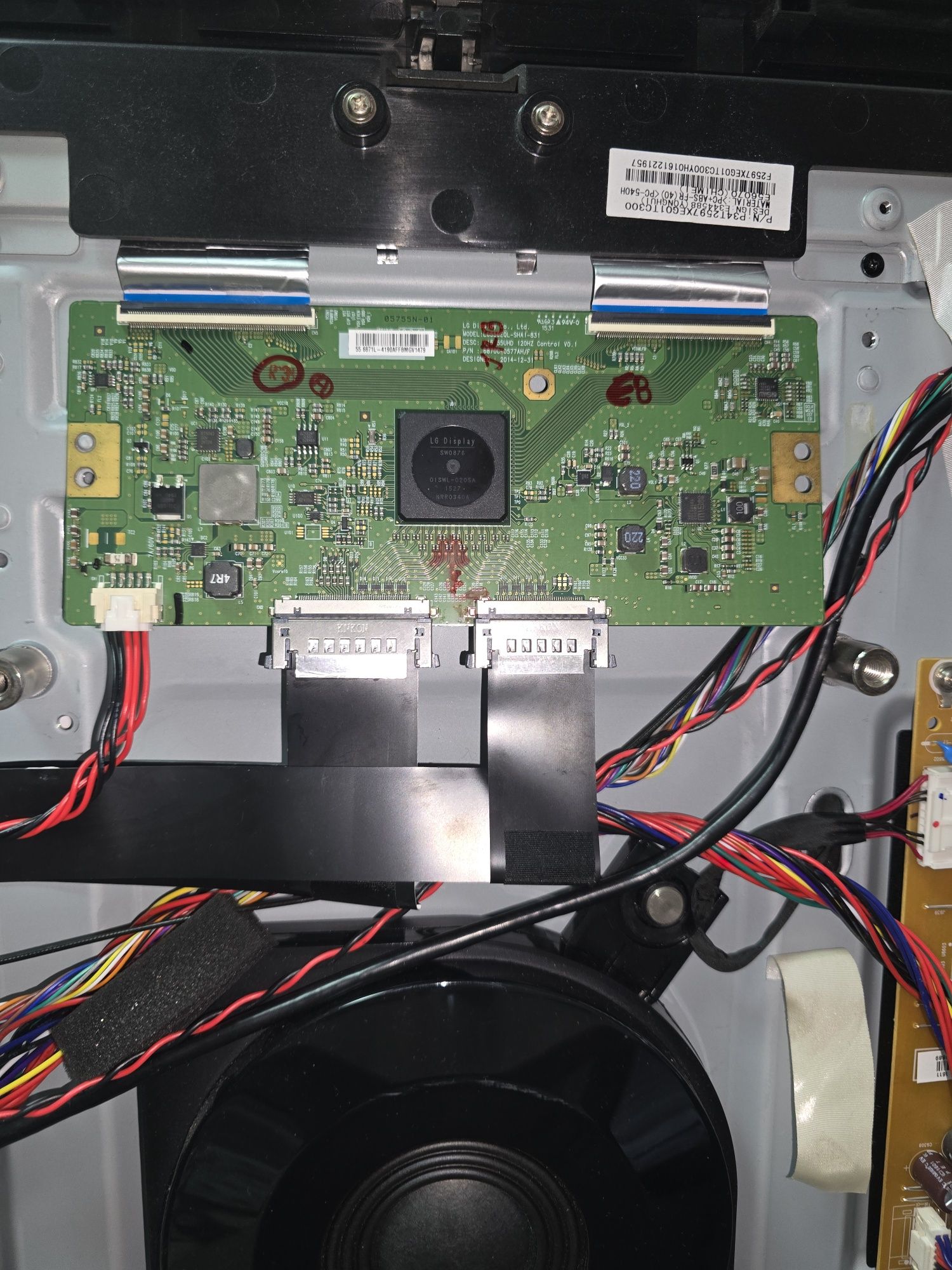 Продавам 2 телевизора philips със счупени матрици модели 55pus8503/12