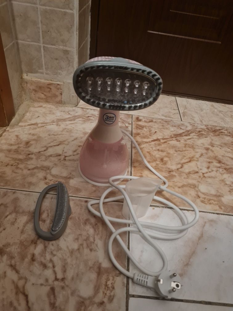 Aparat de calcat vertical cu aburi