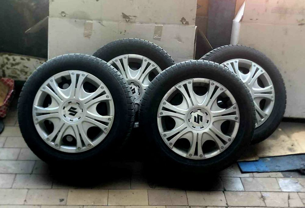 Зимни гуми с джанти и тасове за Suzuki Swift