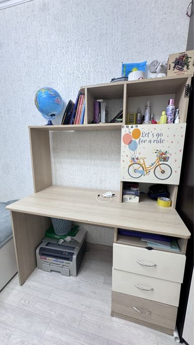 Детский шкаф (книжный) отлично подходит для уроков! Состояние хорошее!