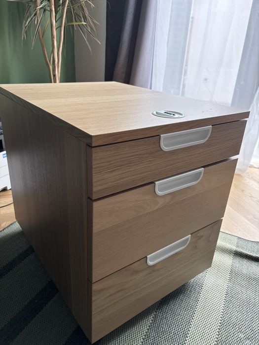 Comoda cu 3 sertare pe roti Ikea Galant aproape noua