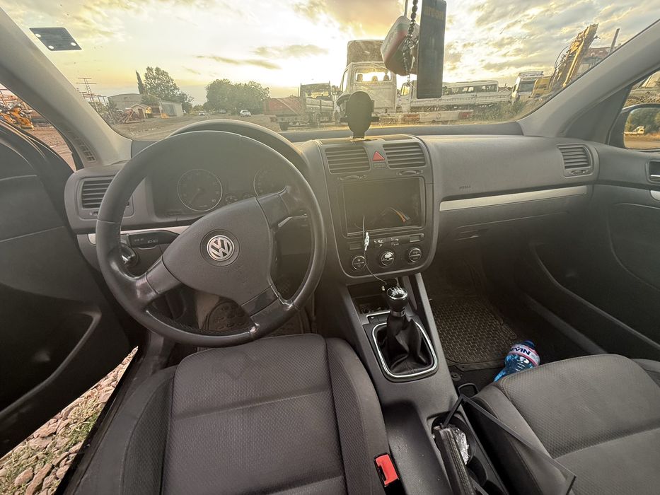 Volkswagen Golf 5  1.6 FSI - части