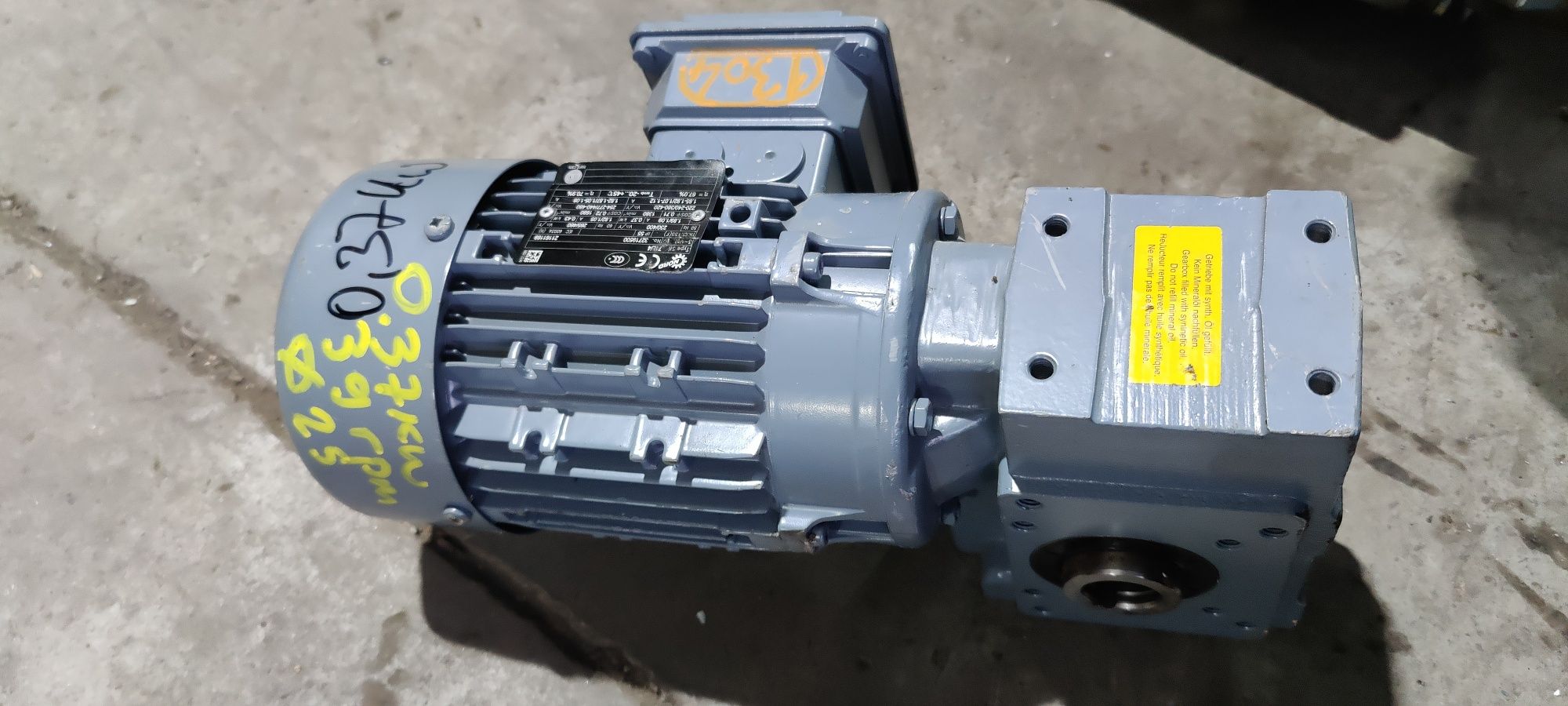 Motor electric trifazat cu reductor, 0.37kW, 39rpm, 380V