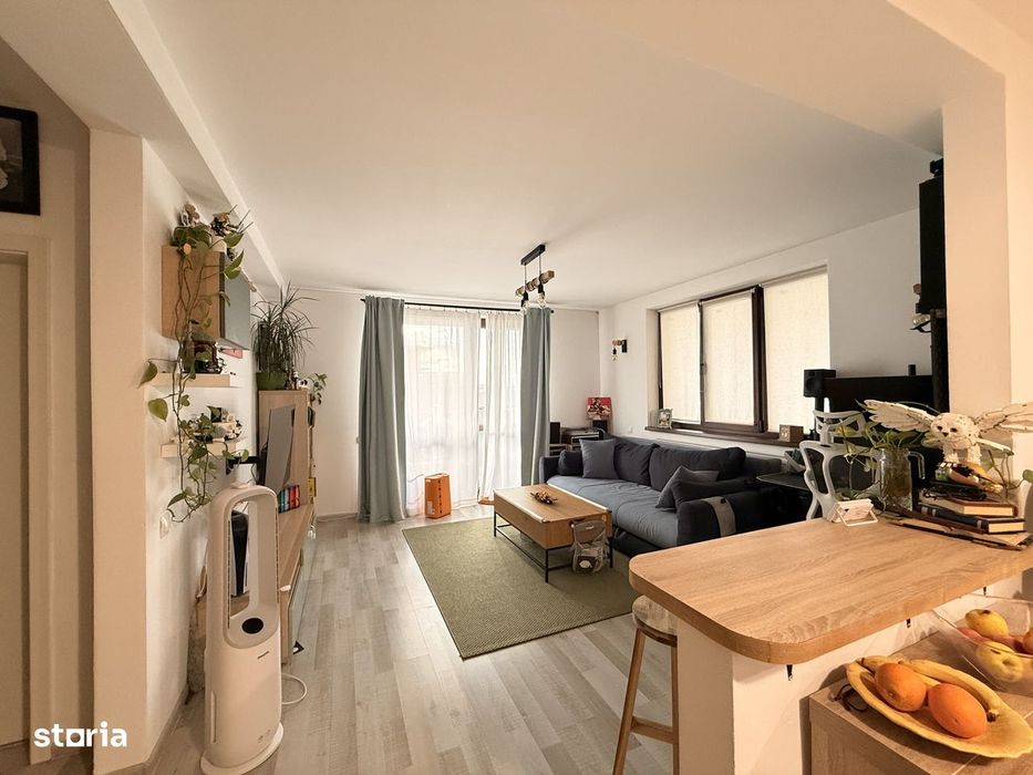 Proprietar, vand apartament cu 2 camere, curte si loc de parcare