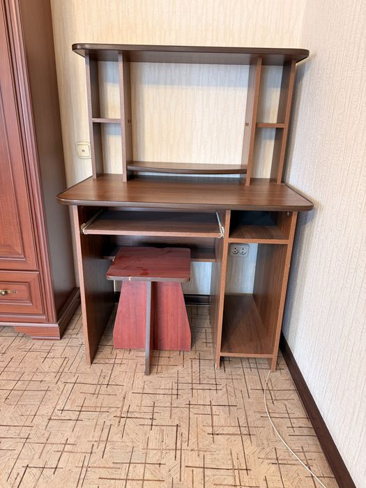 продам компьютерный стол