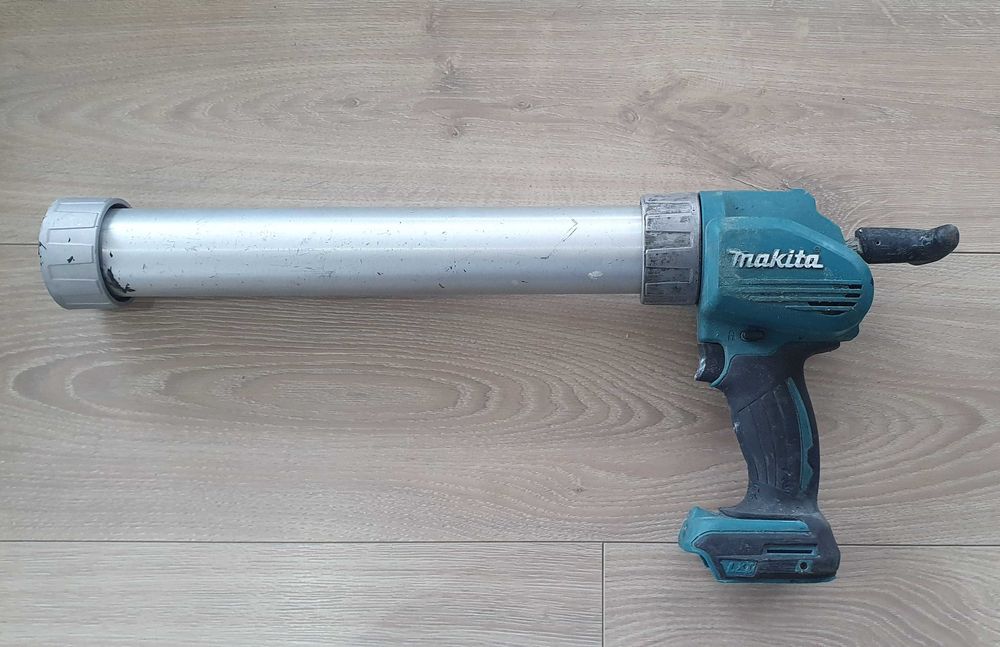 Пистолет за силикон на Makita DCG 180