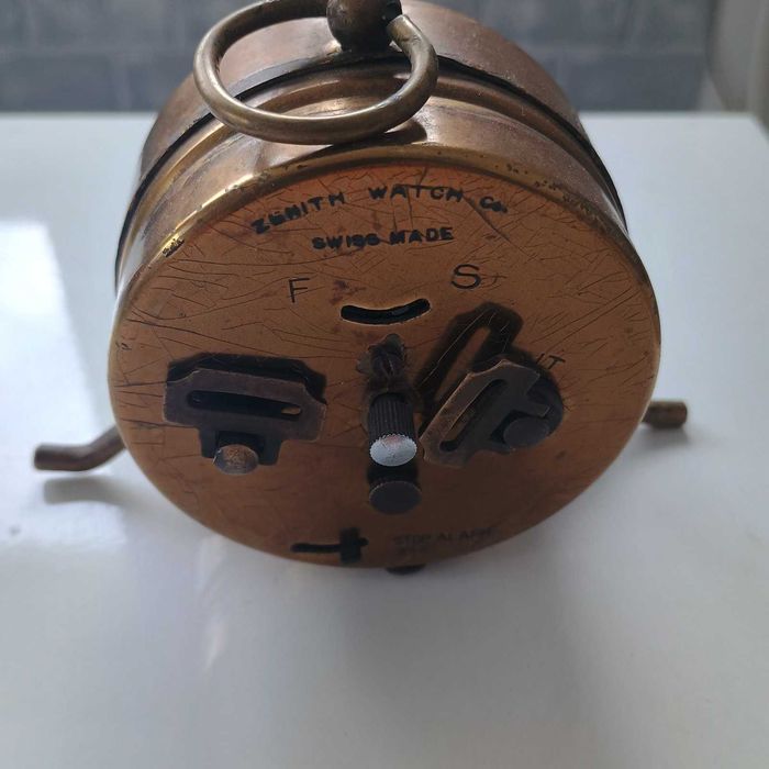 Швейцарски ретро будилник ZENITH