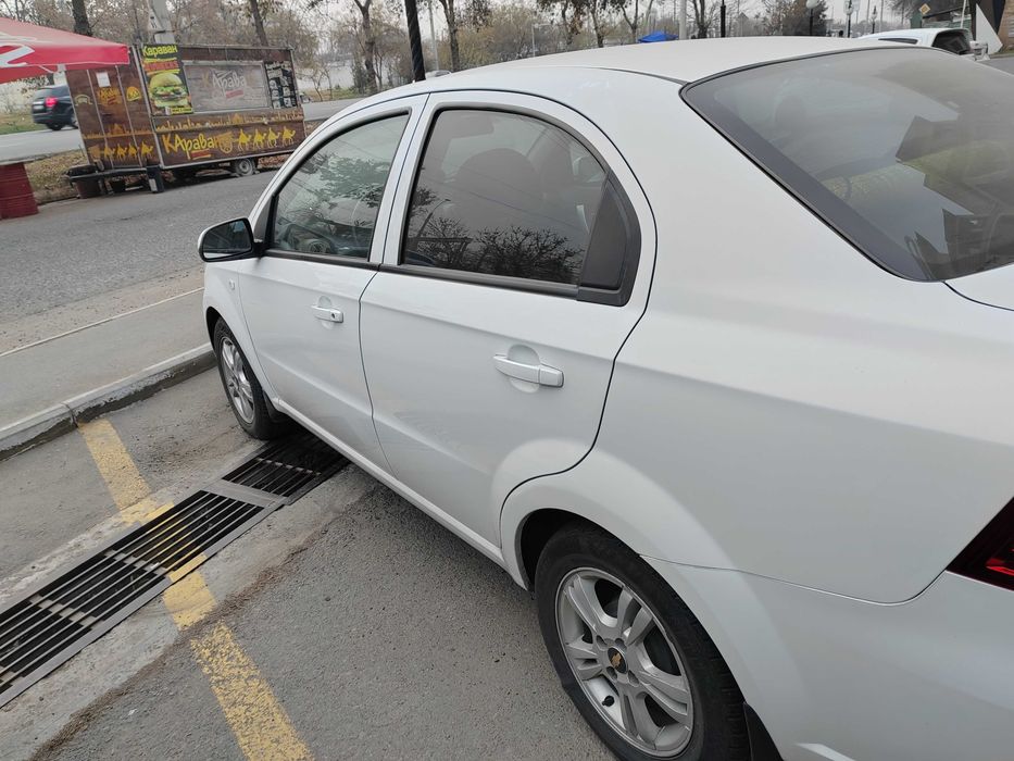 Продаю Nexia 3  2017 года