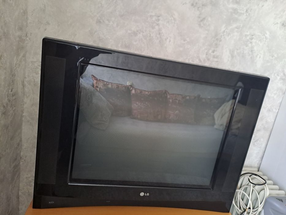 Телевизор LG в рабочем состоянии