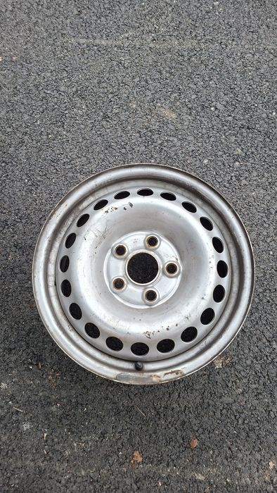 Vând 4 jante volkswagen t5 transporter