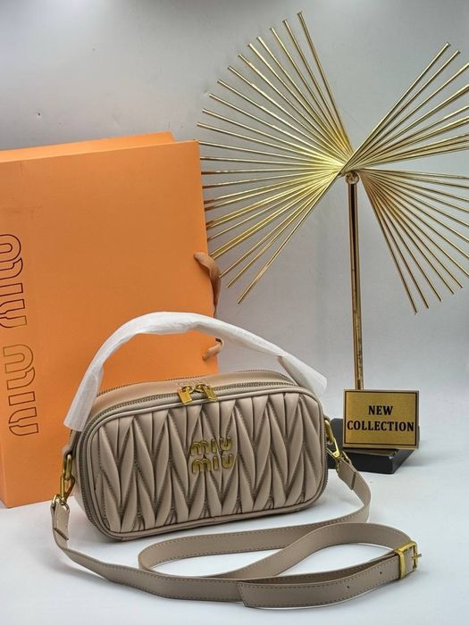 Geanta Miu Miu noua !!! Dimensiuni 24/13 !!!