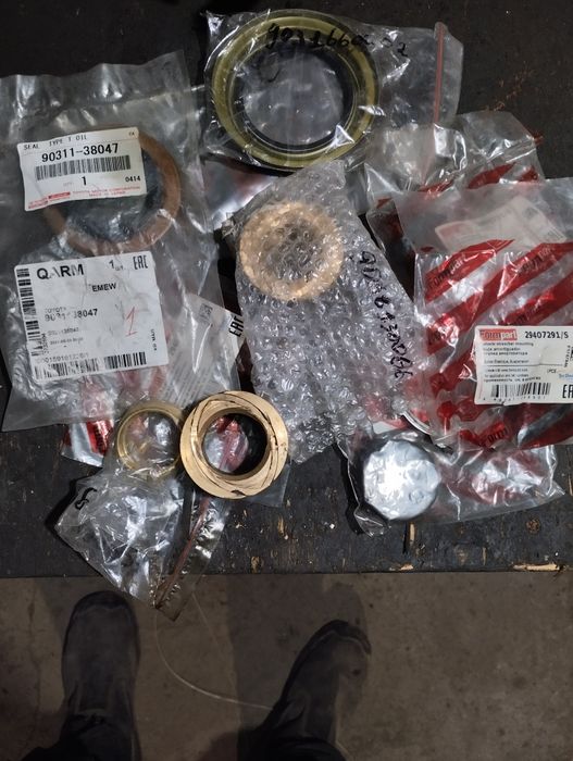 Продам запчасти на Тойота сюрф 130