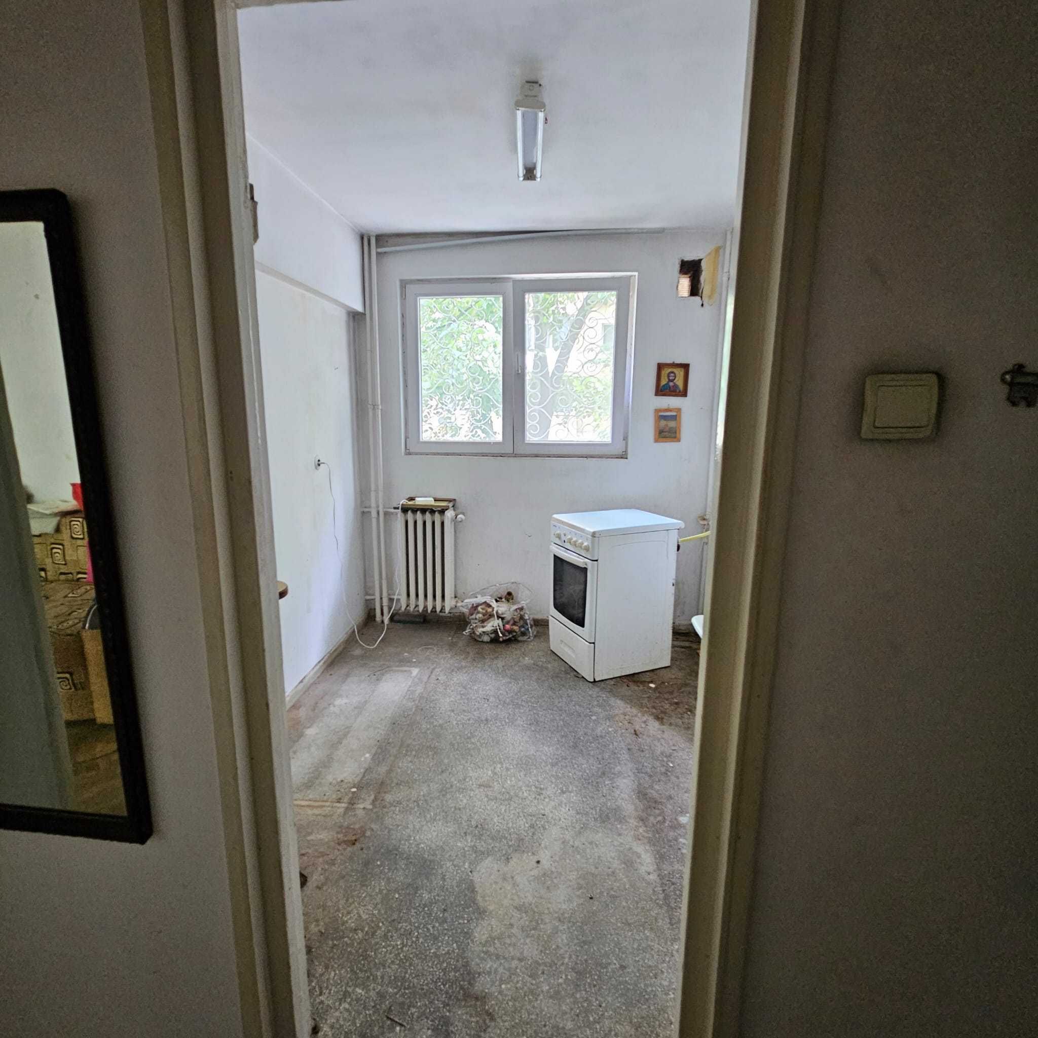 Apartament 3 camere Titan - Piata Minis
