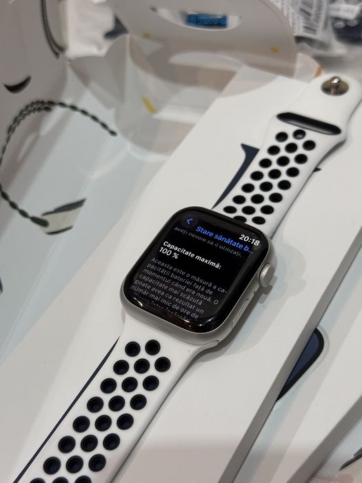 Apple Watch 9 Series 45mm Silver Aluminium Case