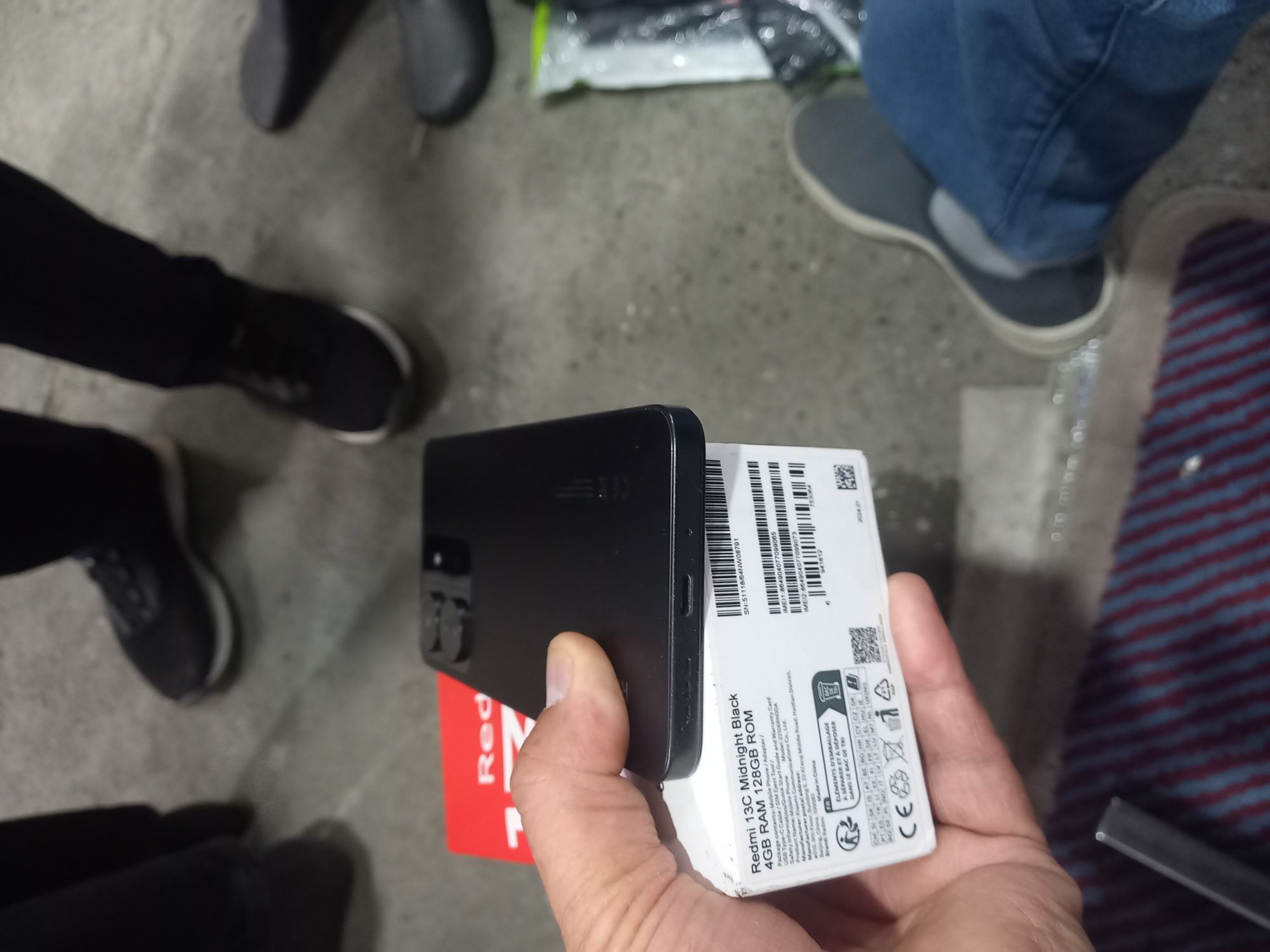 Redmi 13C holati ideal tiniq 128GB hotira 2 sim karta imeyka bo'gan.