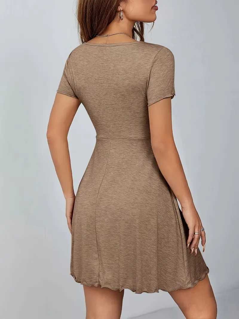 Rochie Elegantă Nouă cu Decolteu Adânc și Mâneci Scurte, Stil Modern