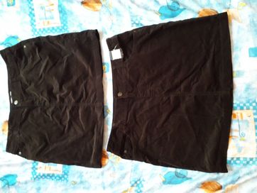 Две еднакви черни дънкови поли