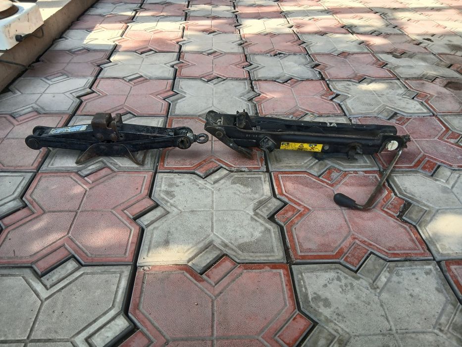 Домкрат для машины