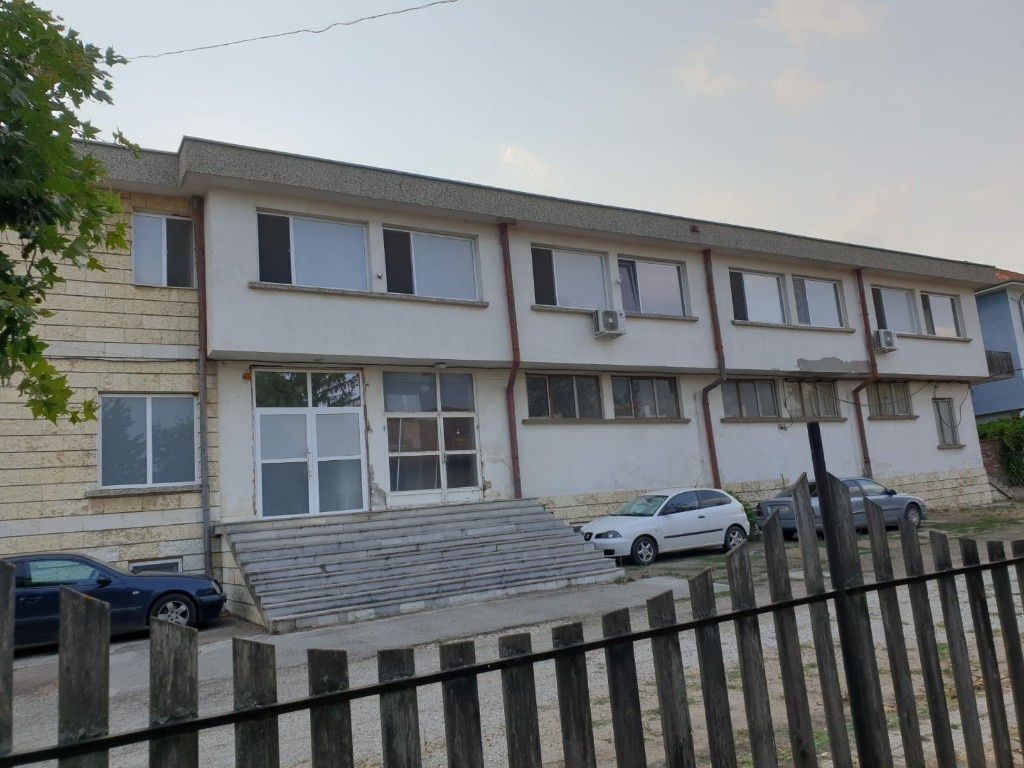 Продава се Къща в Лясковец - 660 кв.м за 281 €/кв.м - Снимка #2