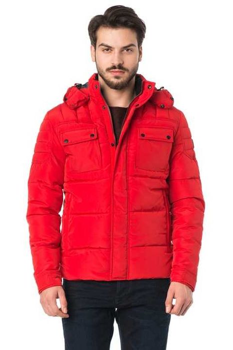 Geacă de puf roșie JACK&JONES cu glugă detașabilă (mărimea M)