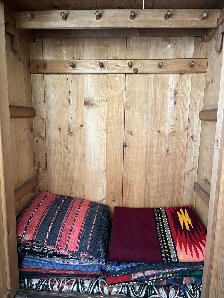 Старинни мебели - маса, скрин и гардероб