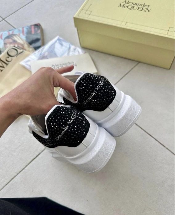 Дамски обувки с камъни