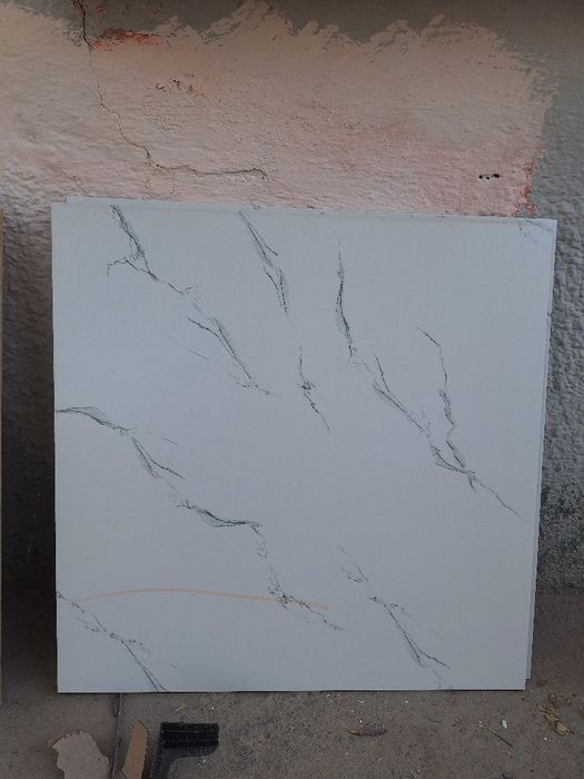 Кафель 60×60.  12кв  бар