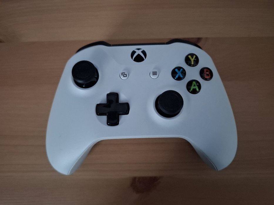 Xbox One S 1TB + 12 jocuri + controller nou + cutie originală