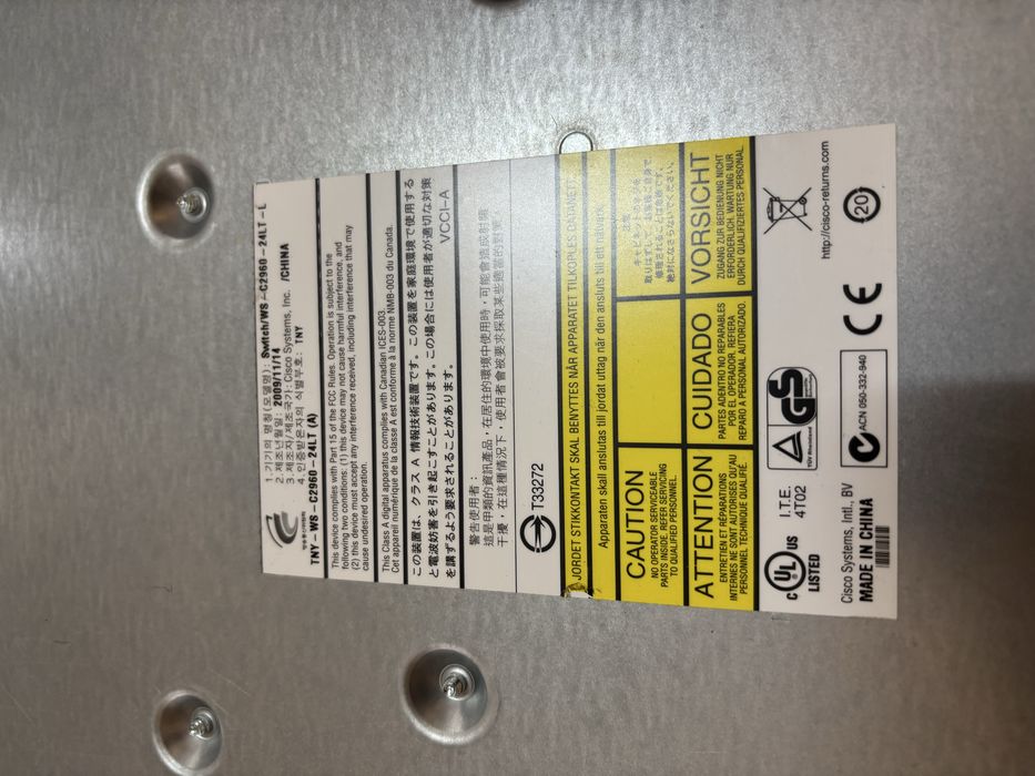 Cisco Catalyst 2960 24 porturi PoE 8 si 2 uplink uri