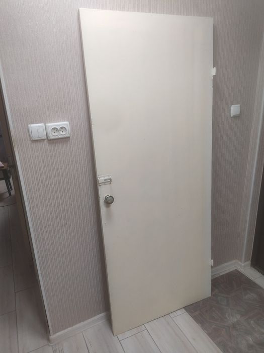Отдам даром дверь