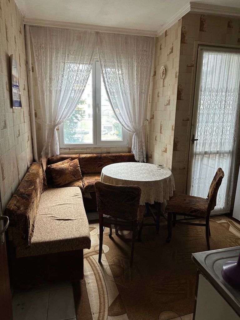 Продава се Тристаен апартамент в Стара Загора, Център - 95 кв.м за 927 €/кв.м - Снимка #4