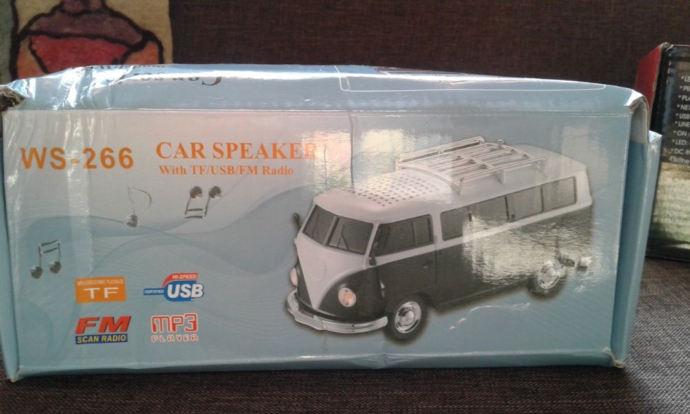 Boxa portabila cu acumulator stil Volkswagen Bus (mp3,usb si Radio FM)