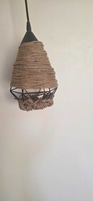 Corp de iluminat pentru hol.