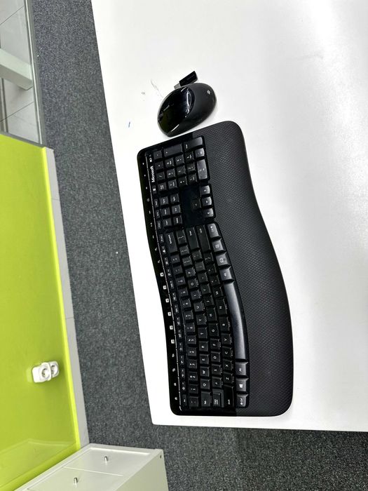Microsoft Wireless Comfort Desktop 5050