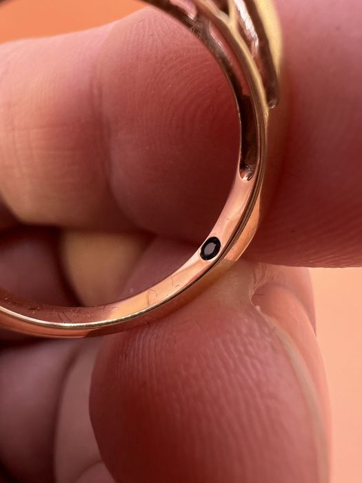 Продам золотое кольцо.