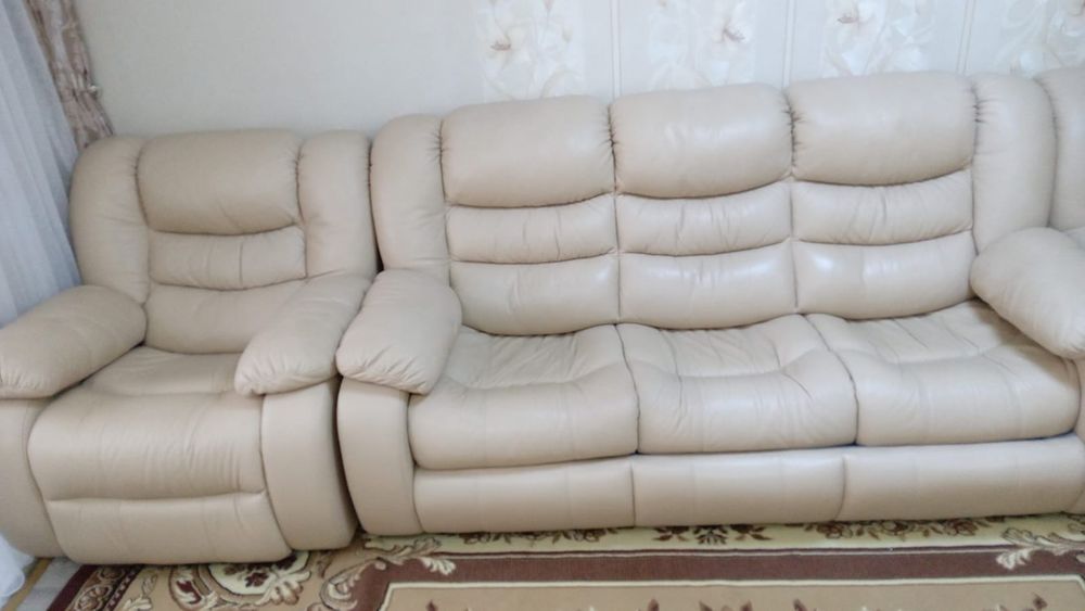 Продаётся диван кожаный