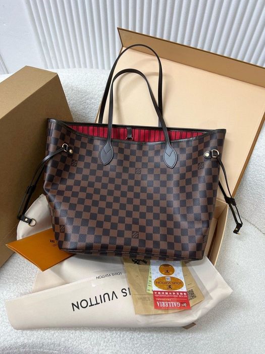 Сумка Louis Vuitton в фирменной подарочной коробке