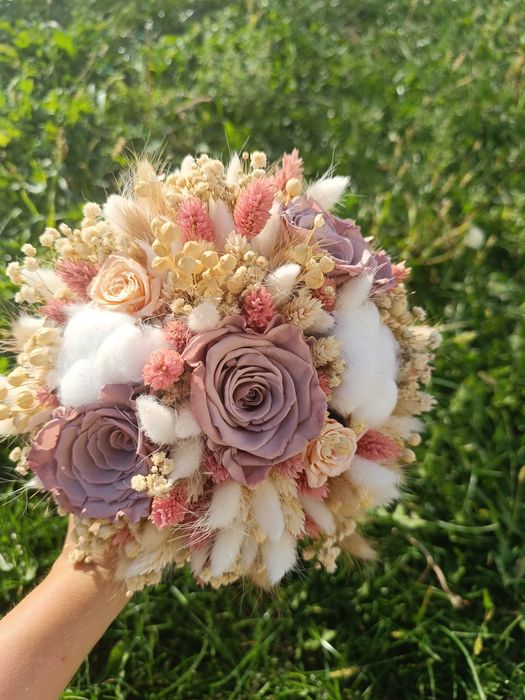 Vând buchete mireasa sau nasa