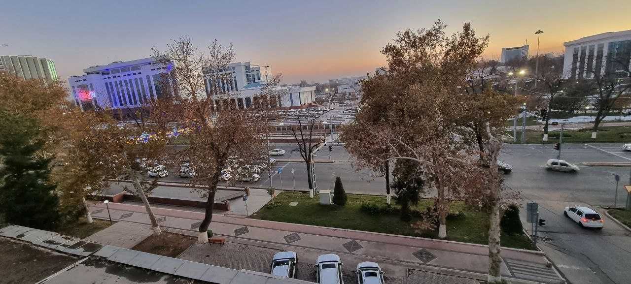 Сдаётся квартира в самом центре города!