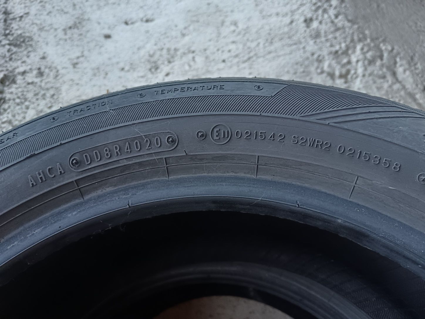 Продавам 2бр. летни гуми Falken размер 185 60 15
