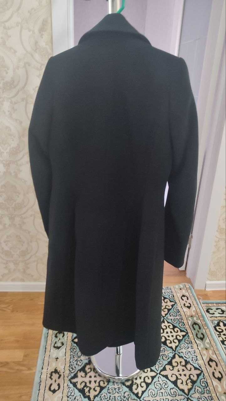 Черное кашемировое пальто