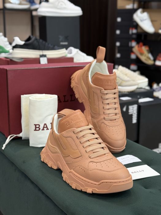 Луксозни дамски снкърси BALLY Holden