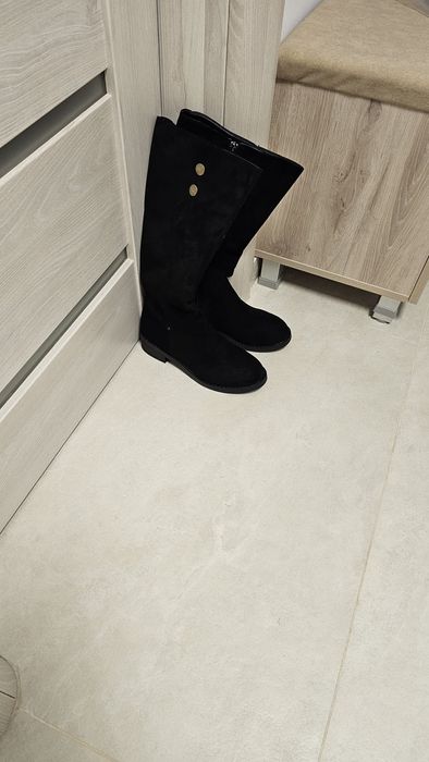 Vând cizme noi negre măsura 40