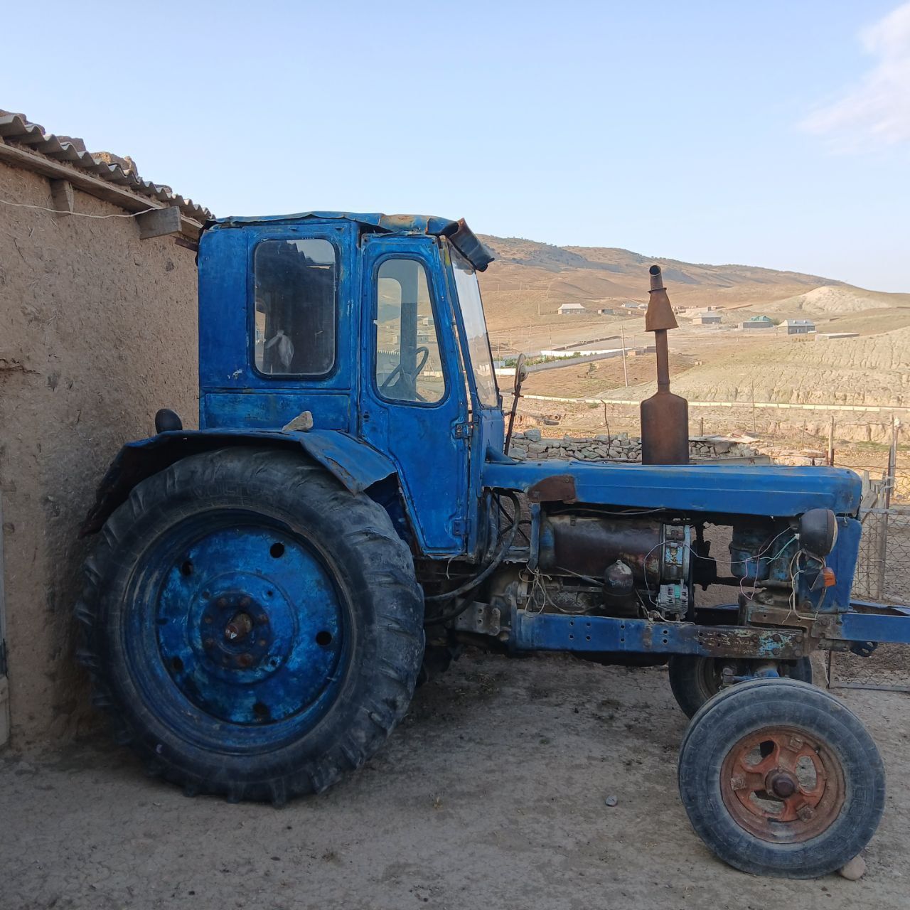 Traktor 28 sotiladi xolati yaxshi