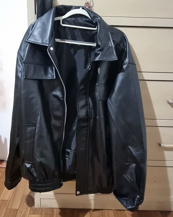 Продам куртку только в Шымкенте. Эко кожа.