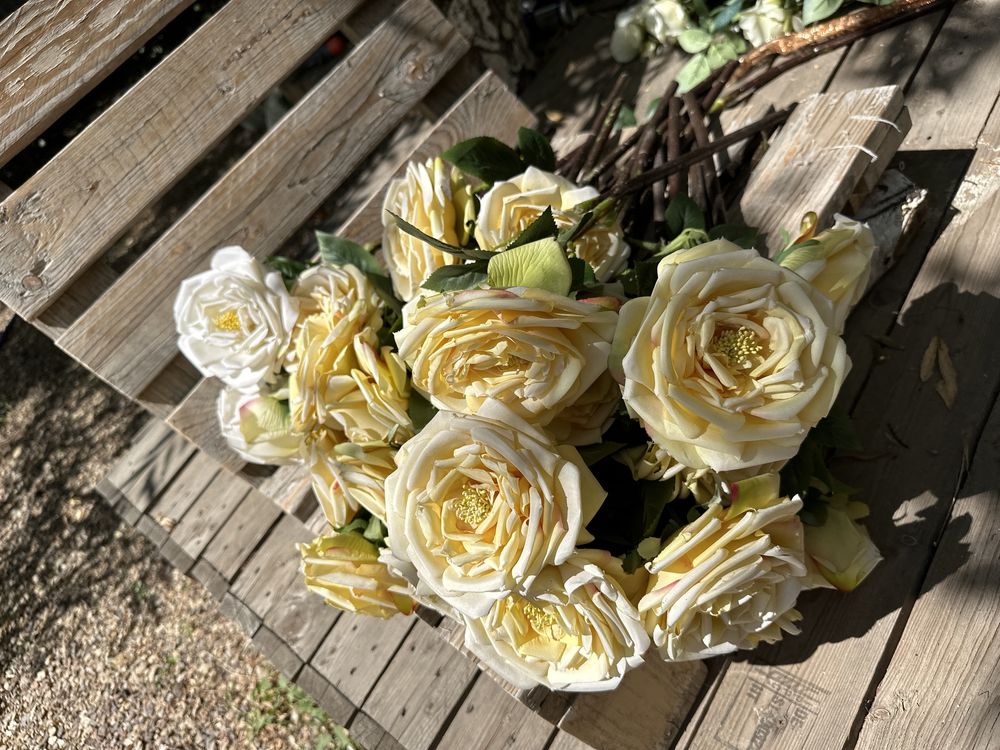 Искусственные розы 2 вида оформление цена за 1 шт