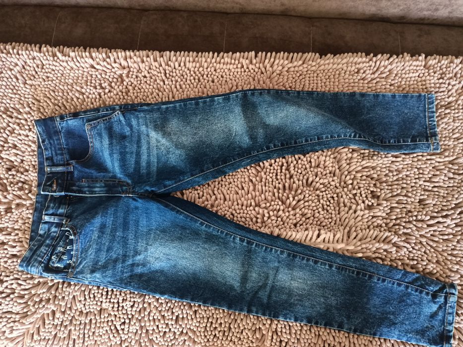 Продам детские джинсы 2тыс качество